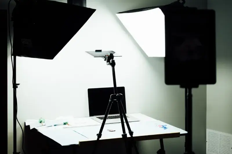 mini 'foto studio'. Photo by Unsplash